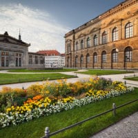 Theaterplatz, Zwinger, Blumenbeet, Dresden, Sachsen, Deutschland